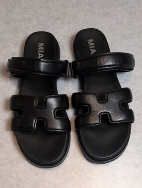 MIA Black Leather Size 10 Hook-And-Loop Slide Sandals